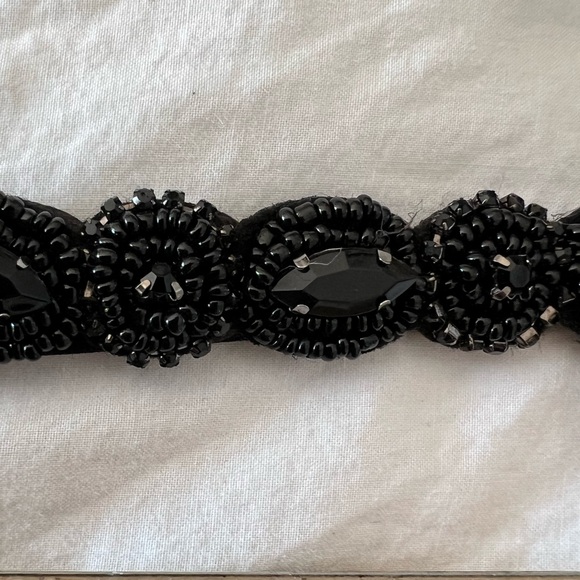 Black Beaded Headpiece with black feathers - Picture 3 of 4